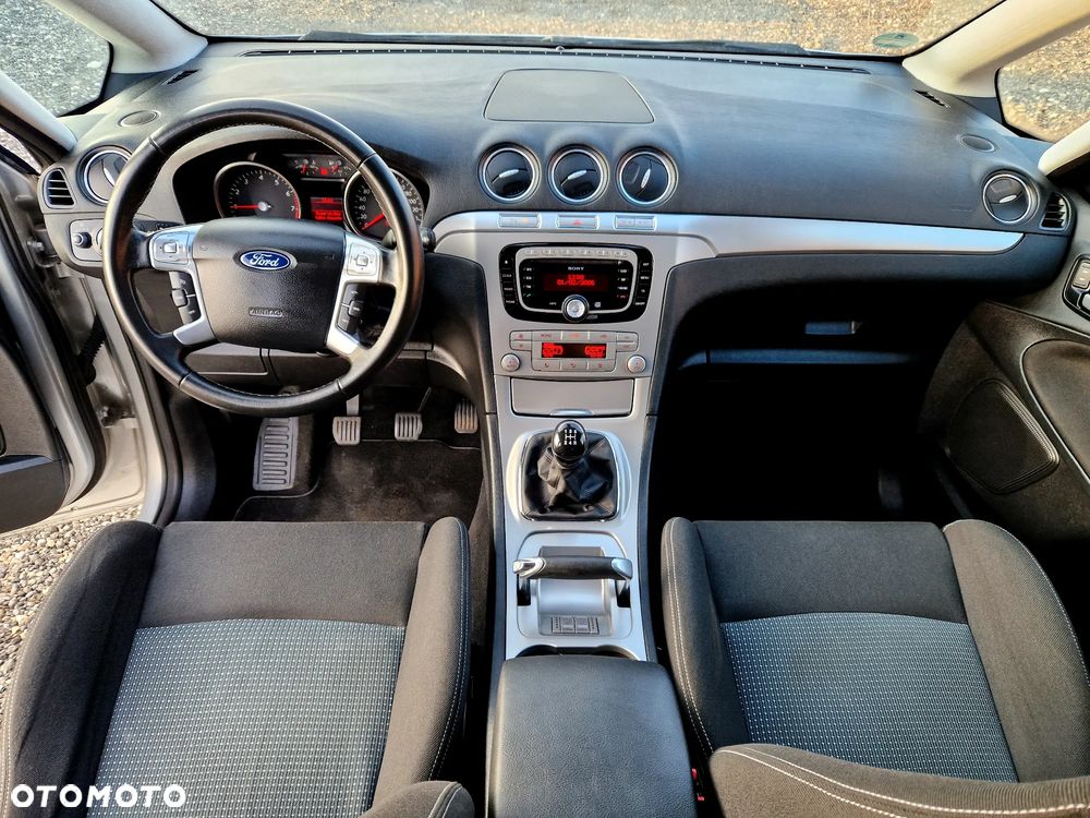 Ford S-Max - 11