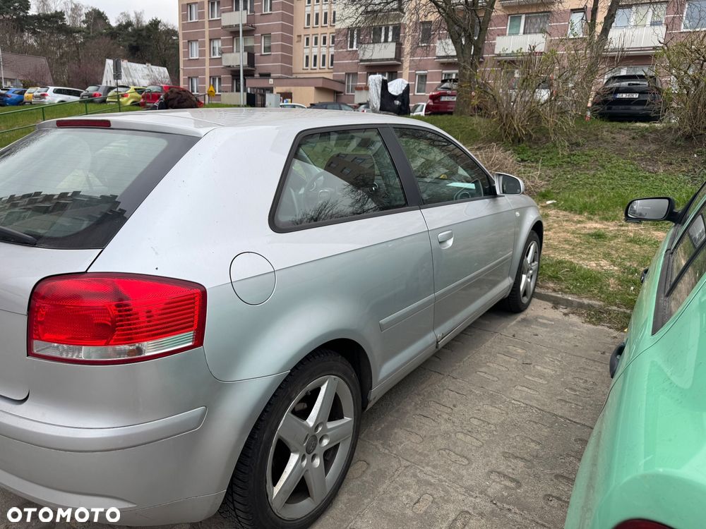 Audi A3 3-drzwiowe 1.6 FSI Ambiente - 3
