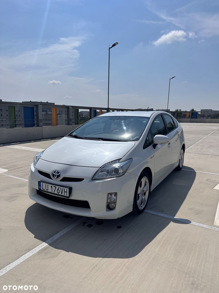 Toyota Prius (Hybrid) Life - 1