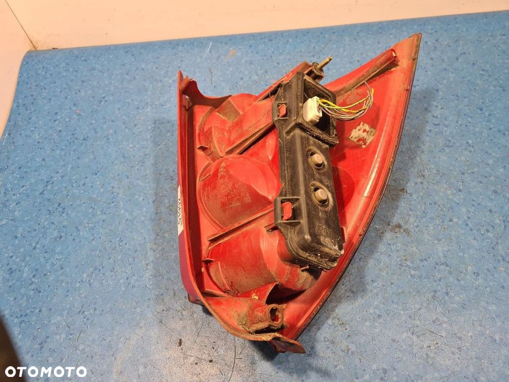 PEUGEOT 307 LAMPA TYŁ PRAWA ZEWNĘTRZNA - 10