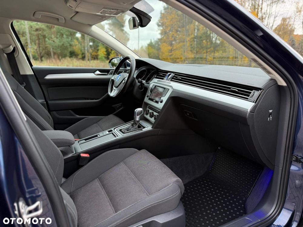 Volkswagen Passat - 20
