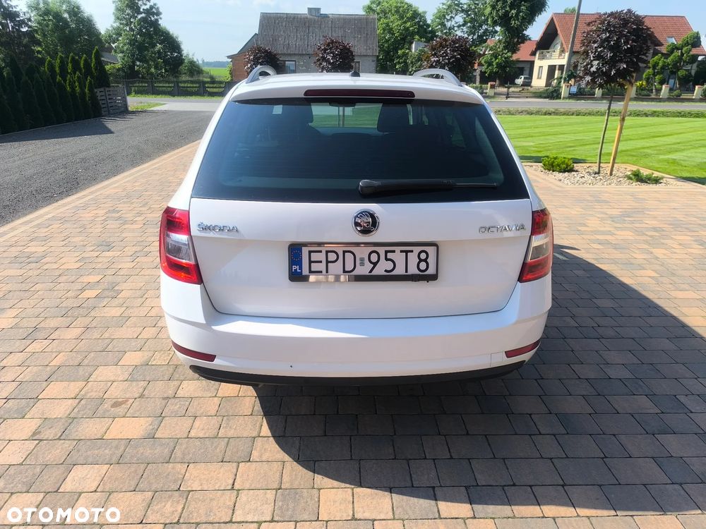 Skoda Octavia 2.0 TDI DSG Ambition - 6