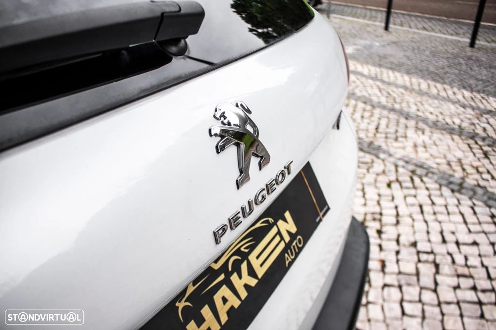 Peugeot 2008 1.2 PureTech GT Line - 11