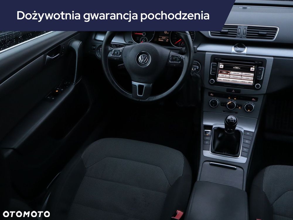 Volkswagen Passat - 9