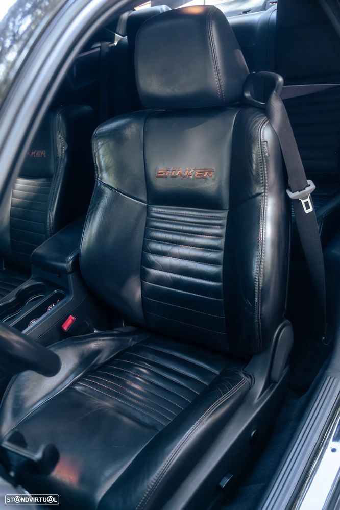 Dodge Challenger - 8