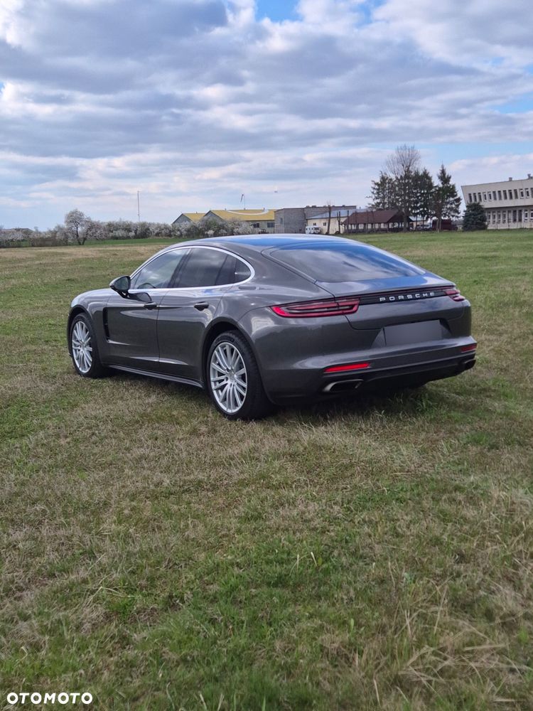 Porsche Panamera 4 - 8