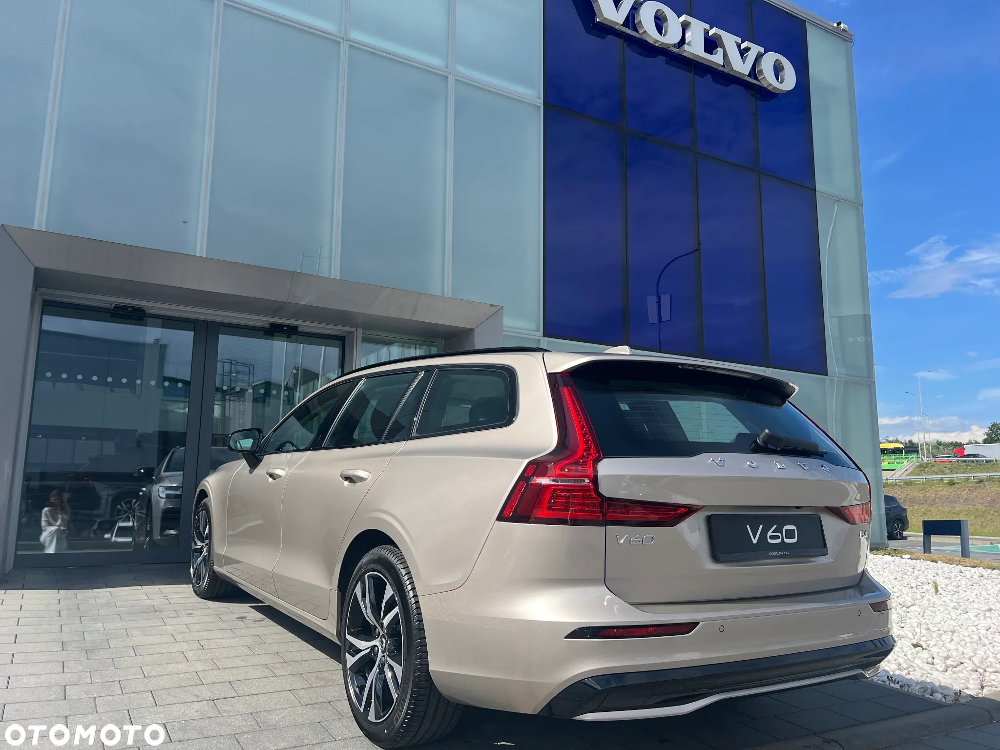 Volvo V60 B4 B Plus Dark - 9