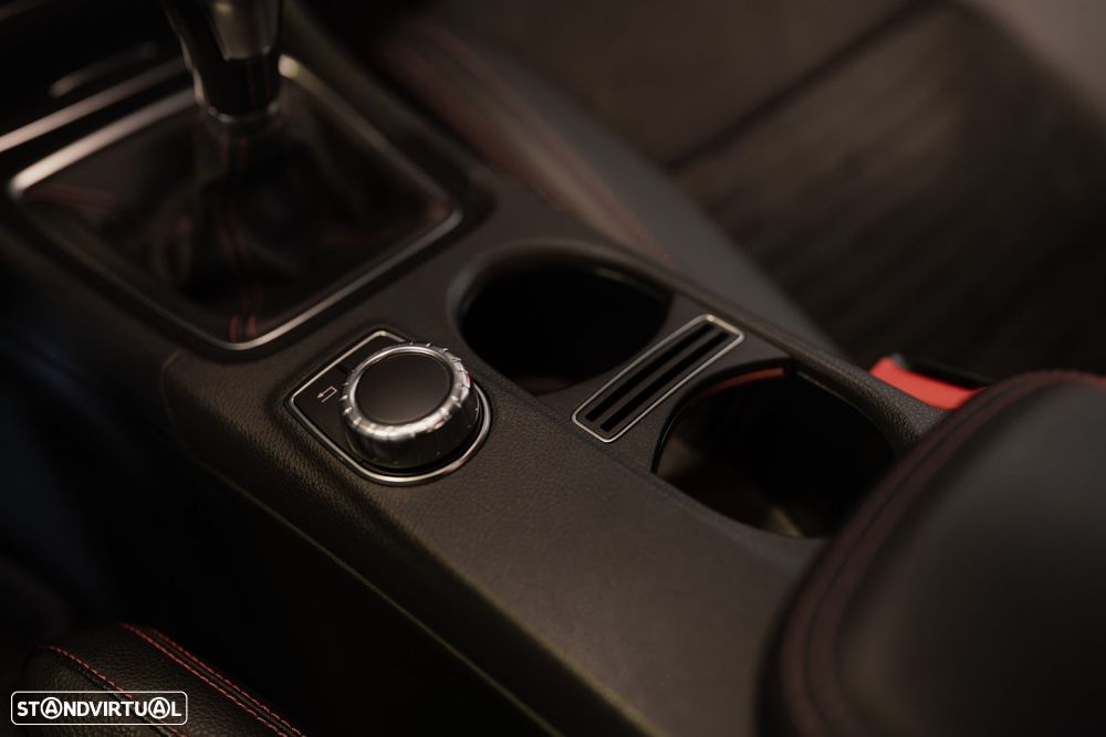 Mercedes-Benz CLA 180 d Shooting Brake AMG Line - 42