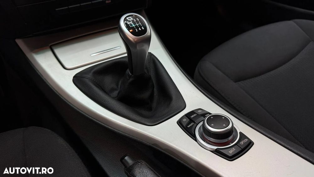 BMW Seria 3 320d DPF Touring - 22