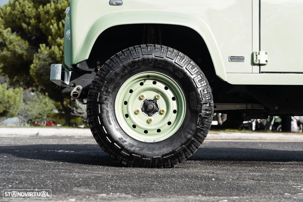 Land Rover Defender - 9