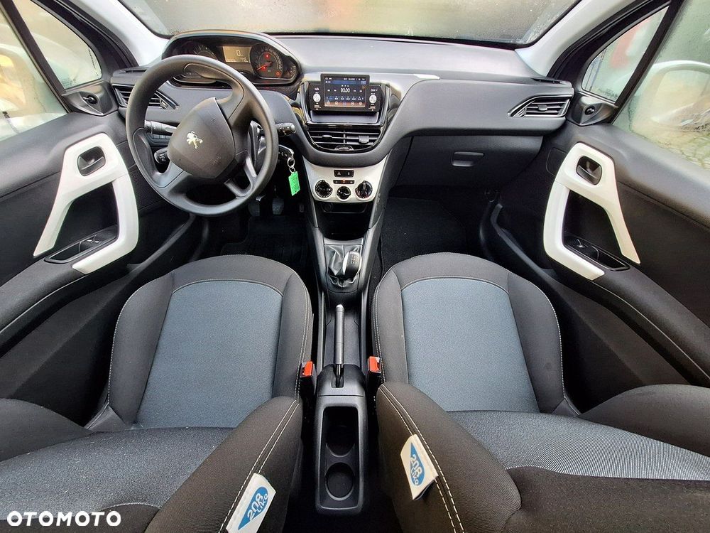 Peugeot 208 - 13