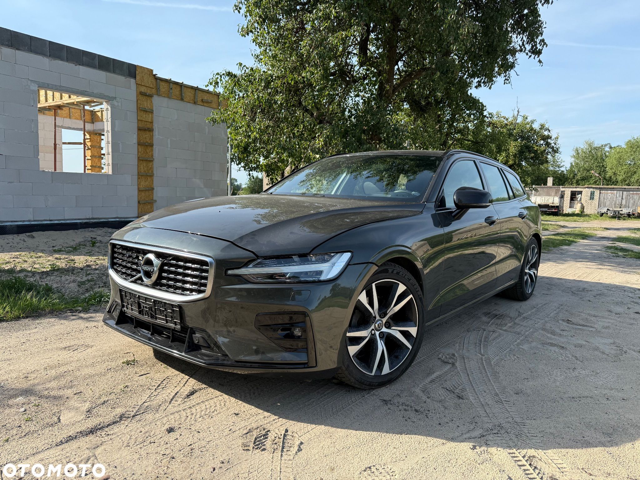 Volvo V60 D4 R-Design - 1