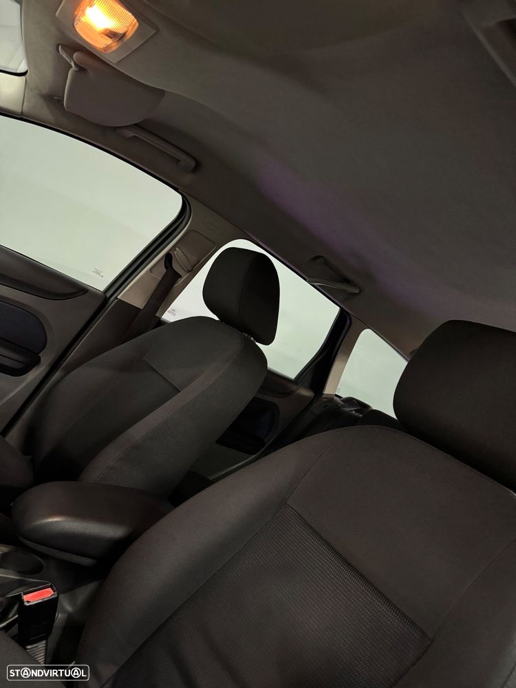 Ford Focus SW 1.6 TDCi Ambiente - 14