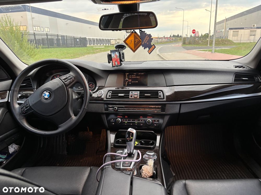 BMW Seria 5 528i xDrive - 9
