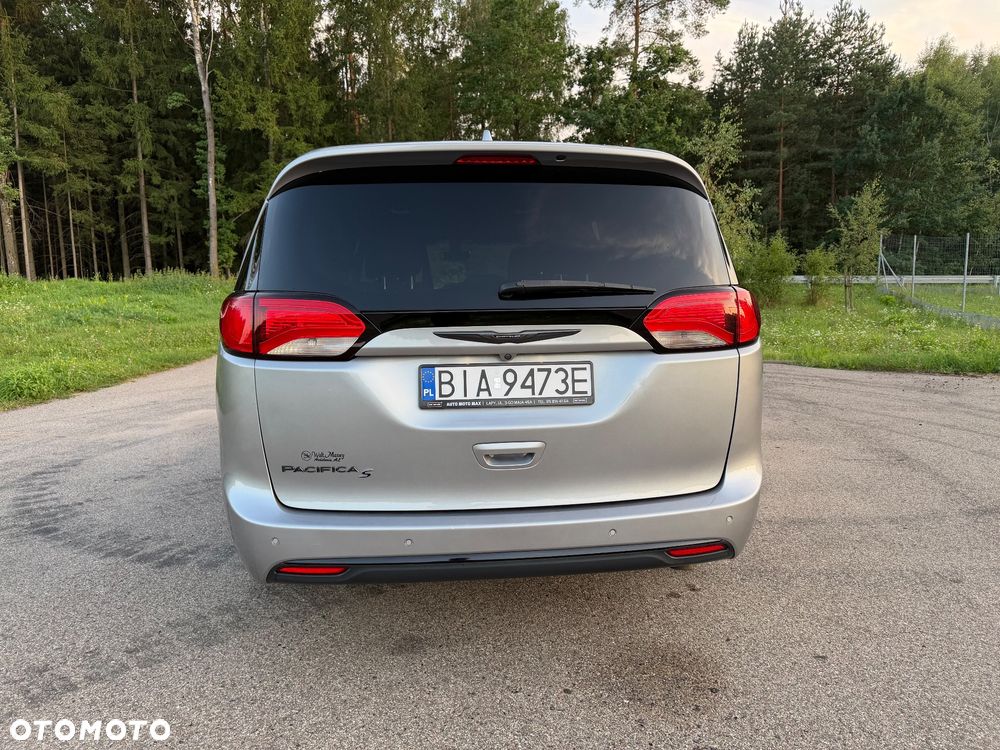 Chrysler Pacifica - 4