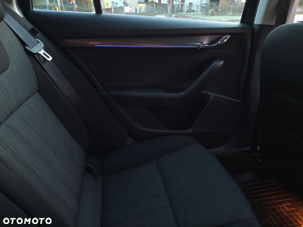 Skoda Octavia 1.6 TDI DSG Premium Edition - 30