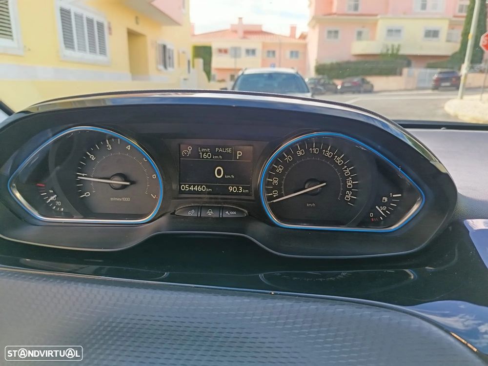 Peugeot 2008 1.2 PureTech Allure EAT6 - 7