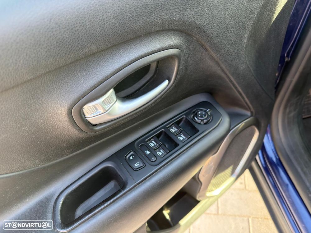 Jeep Renegade 1.6 MJD Limited DCT - 35