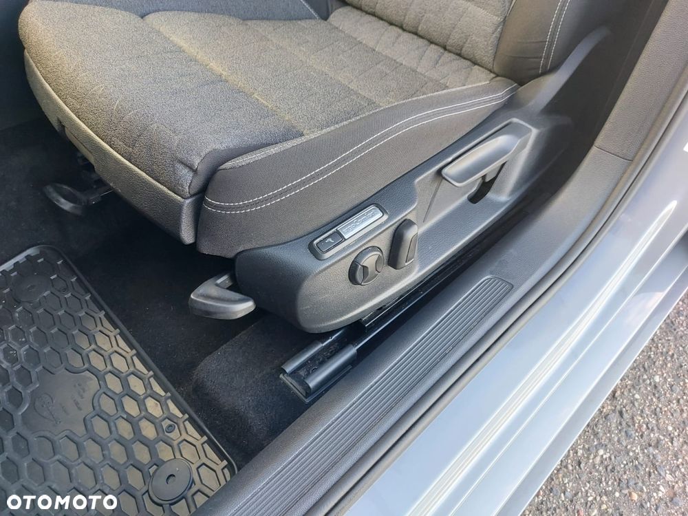 Volkswagen Passat 2.0 TDI SCR DSG Business - 20