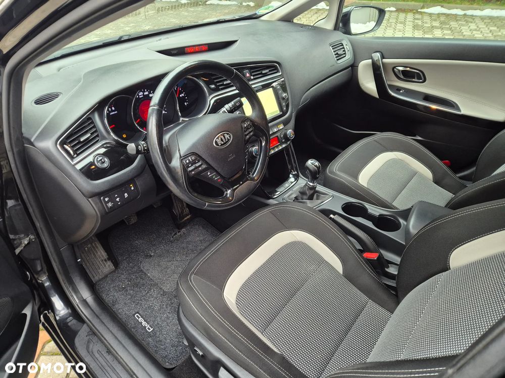 Kia Ceed 1.6 GDI ISG Platinum Edition - 8