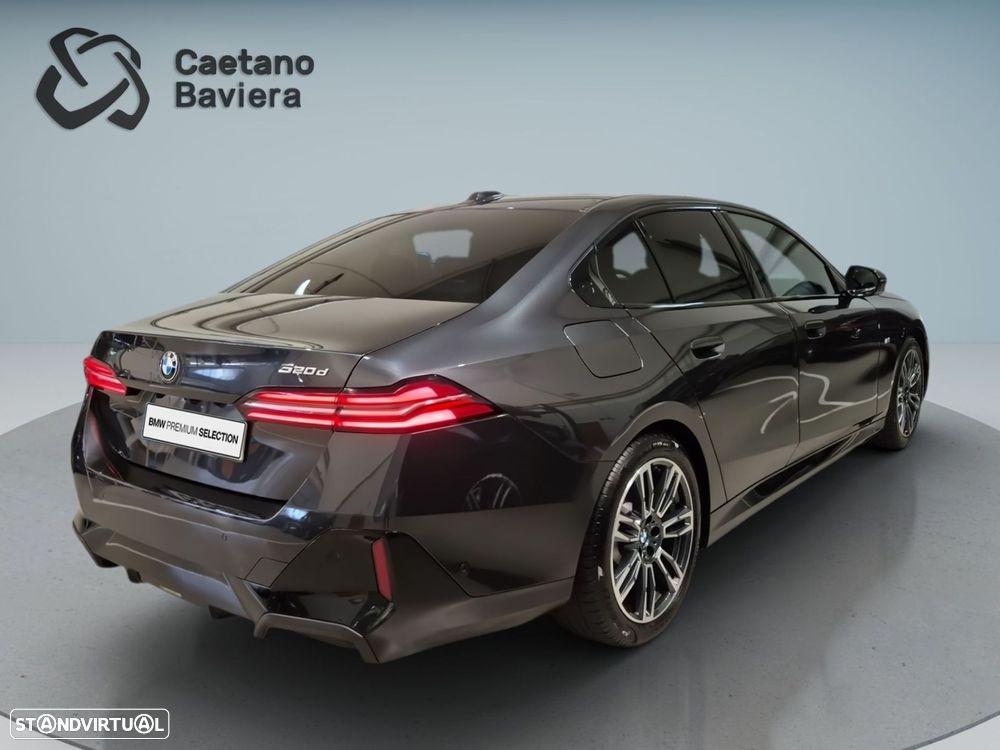 BMW 520 d Pack Desportivo M - 8