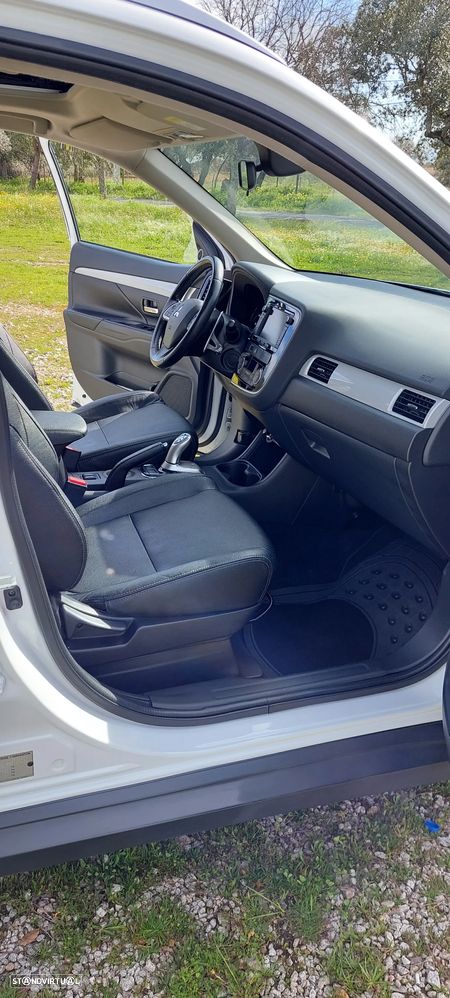 Mitsubishi Outlander 2.0 PHEV Instyle Navi - 9