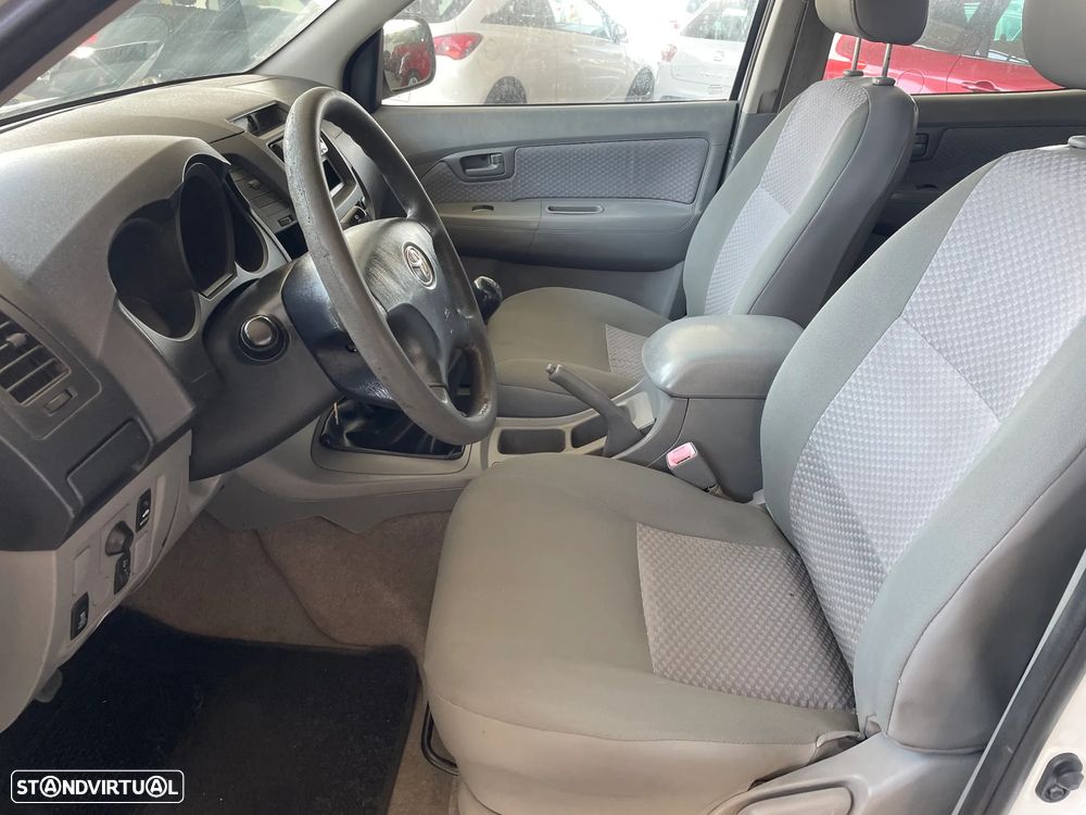 Toyota HILUX 2.4 D 2WD CD - 12