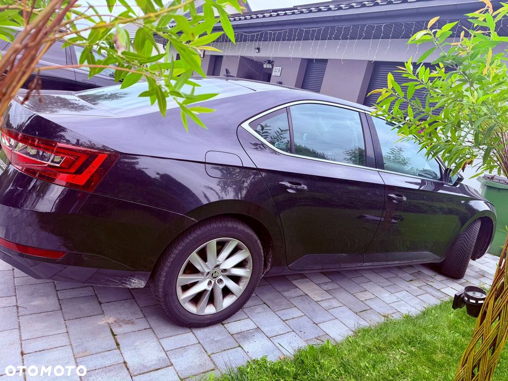 Skoda Superb 2.0 TDI Style DSG - 4