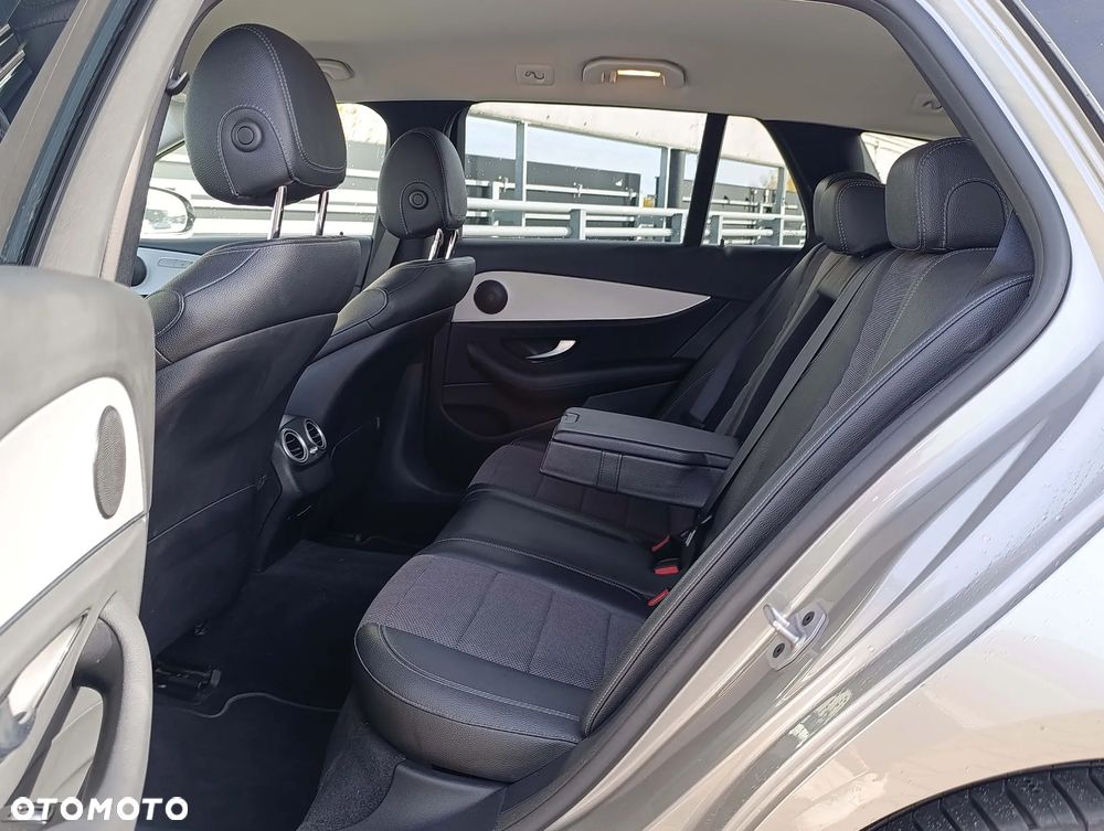 Mercedes-Benz Klasa E 300 de 4Matic T 9G-TRONIC - 30