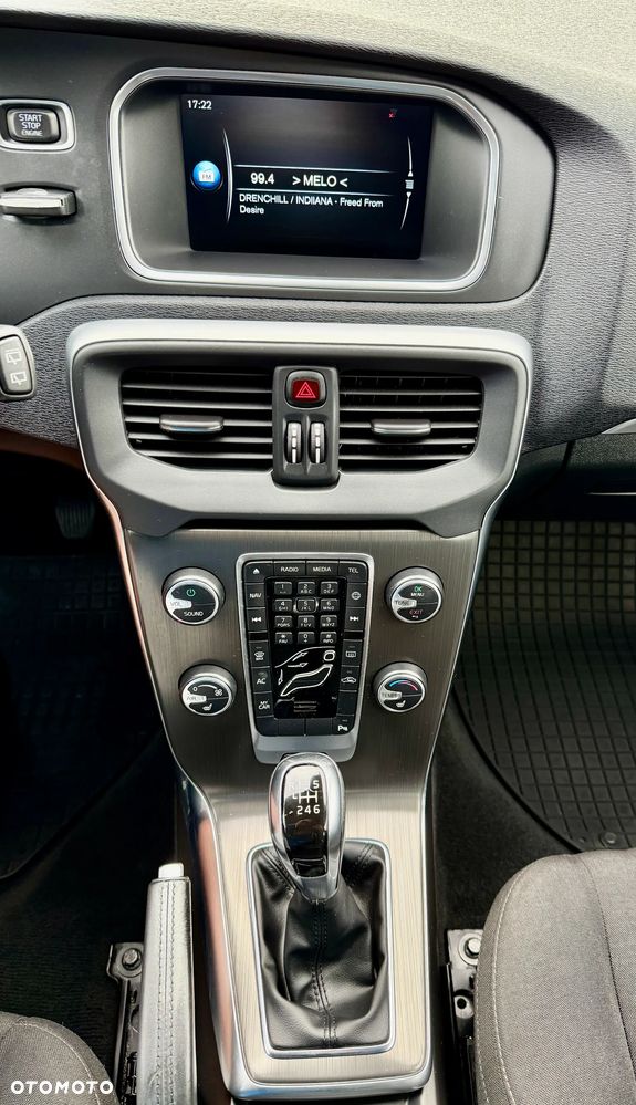 Volvo V40 T2 Momentum - 10