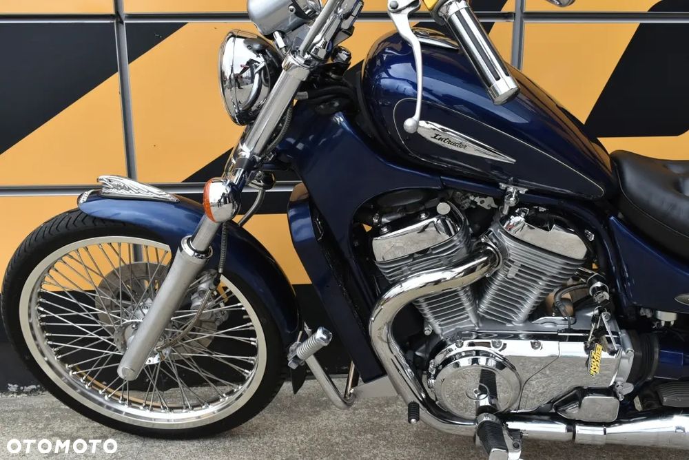 Suzuki Intruder - 10
