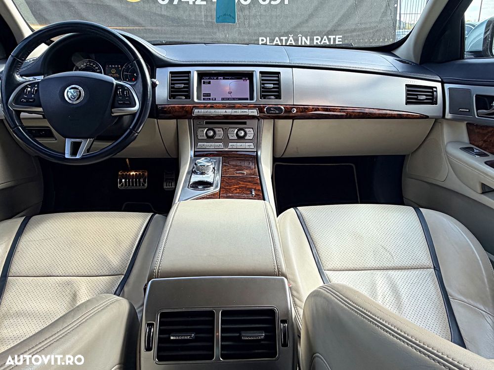 Jaguar XF 2.2D Premium Luxury - 24