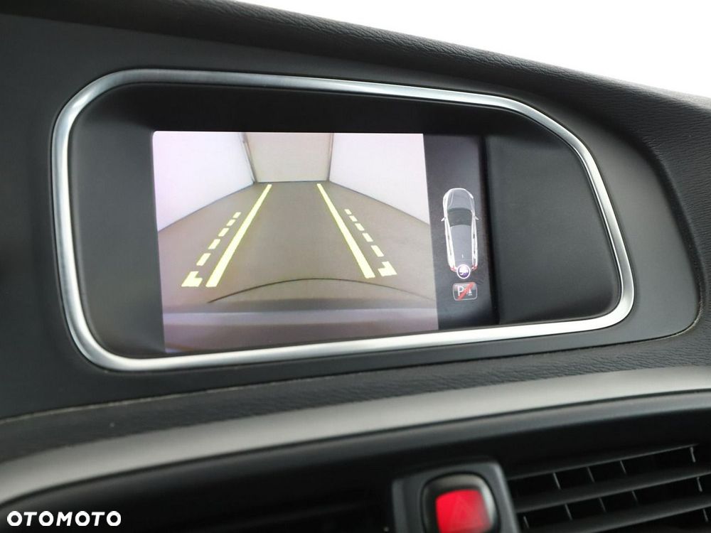 Volvo V40 T2 Momentum - 25