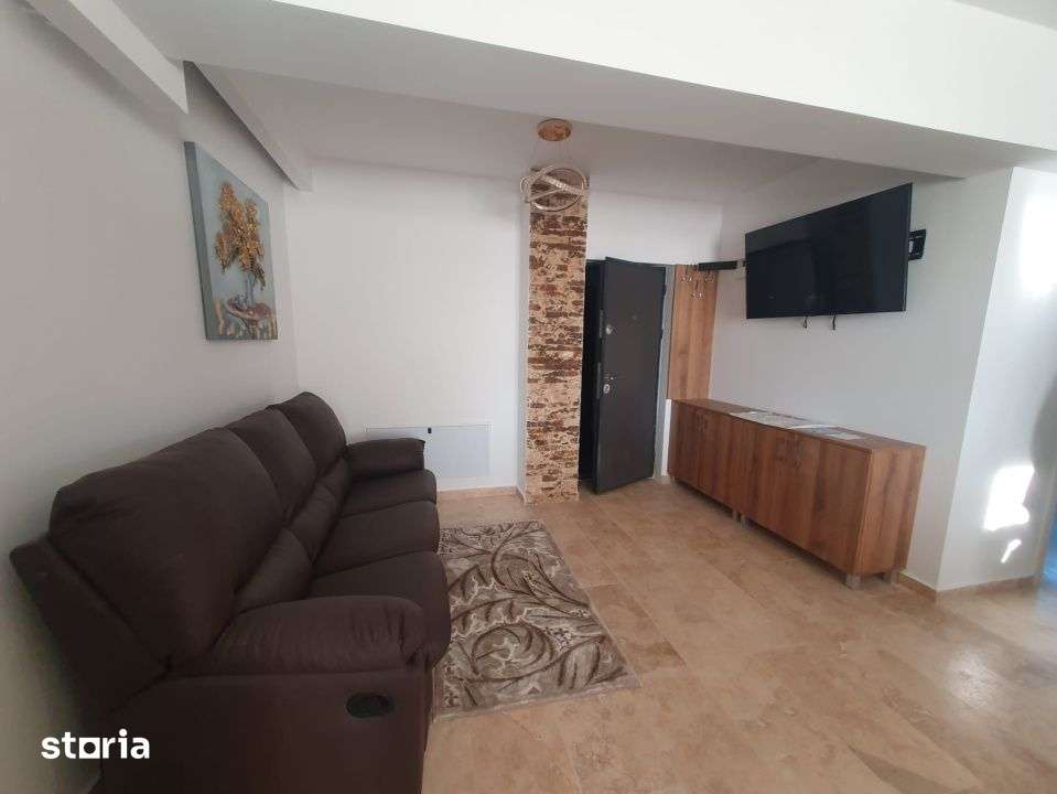 Apartament cu 3 camere, 55 mp, etaj intermediar, cu parcare, zona Petr — fotografia 3