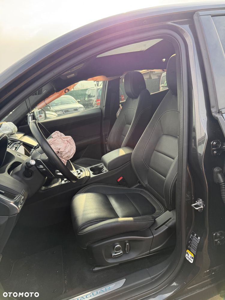 Jaguar E-Pace P300 AWD R-Dynamic HSE - 28