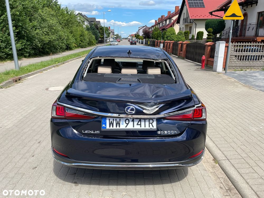 Lexus ES 300h Business Edition - 8
