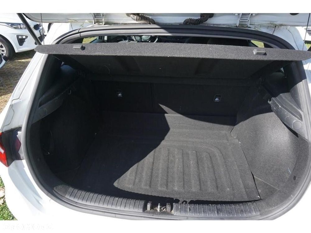 Kia Ceed - 27