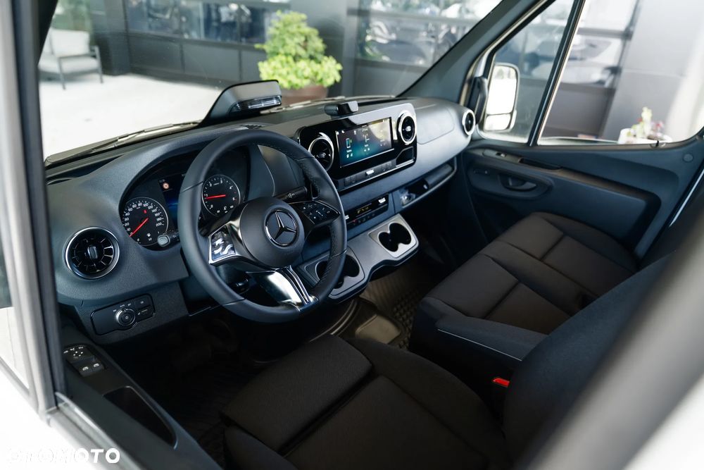 Mercedes-Benz Sprinter - 9