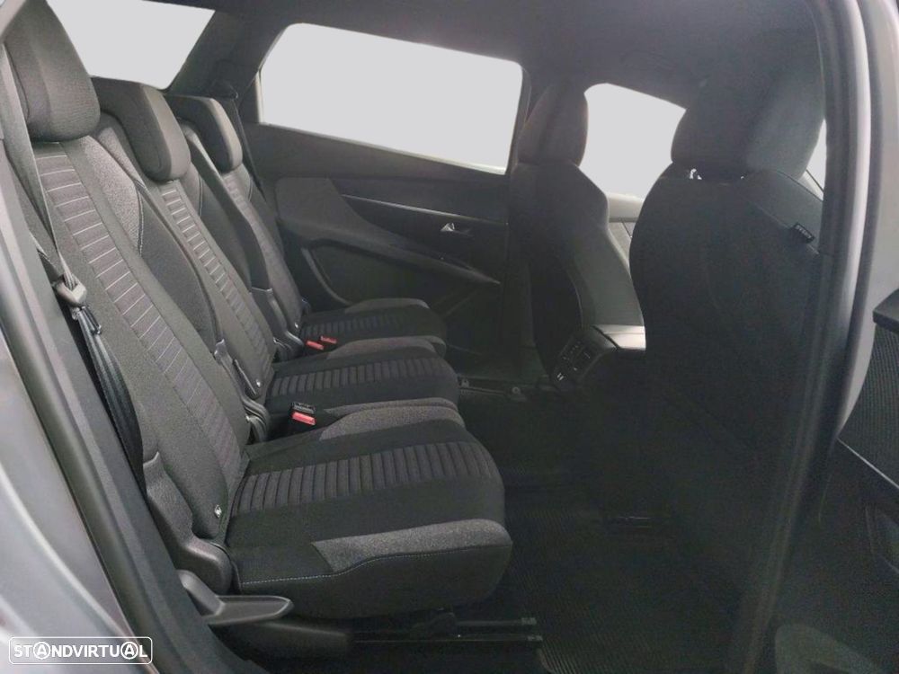 Peugeot 5008 - 8