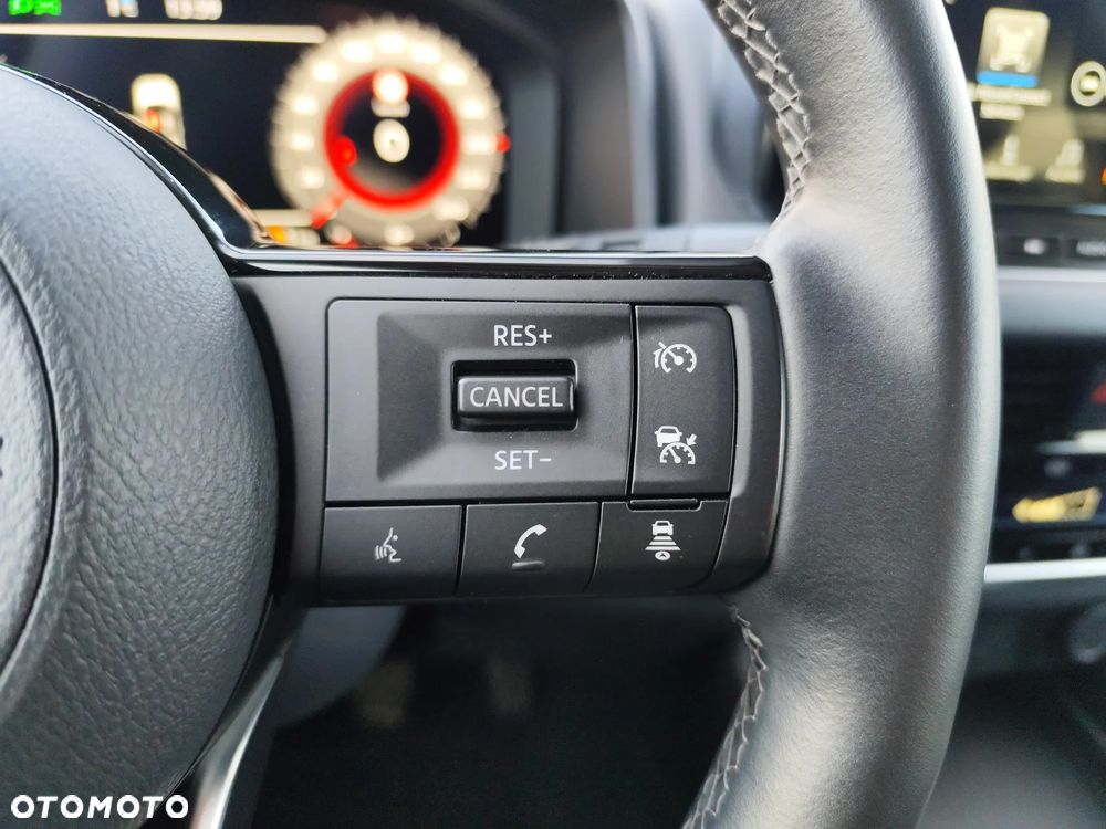 Nissan Qashqai 1.3 DIG-T N-CONNECTA - 24