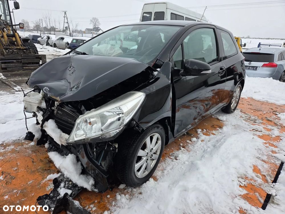 Toyota Yaris III 2012 Silnik 1.0 12V (1KR-B52) 69KM (51kW) 209 Na części drzwi klapa lampa - 4