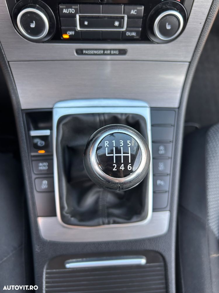 Volkswagen Passat 2.0 TDI BlueMotion Tehnology Highline - 11
