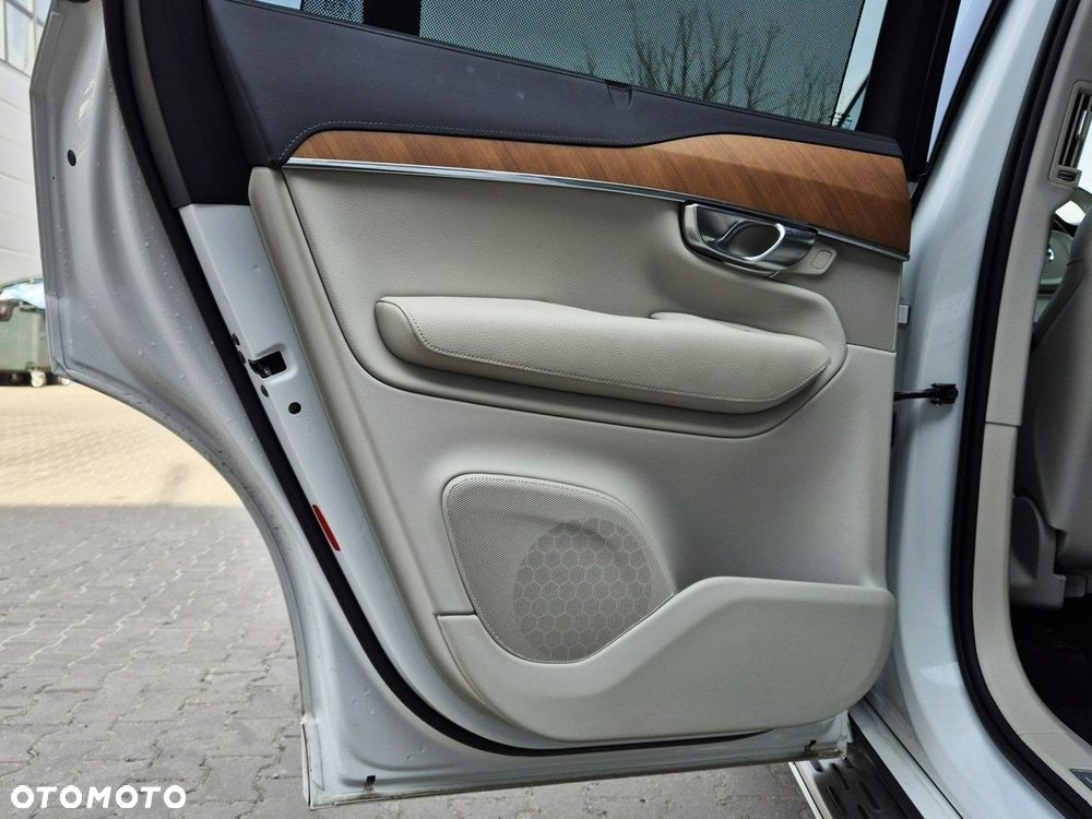 Volvo XC 90 - 22