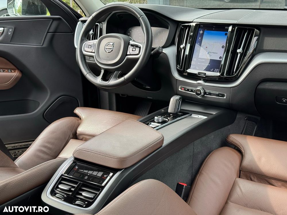 Volvo XC 60 B4 D AWD Geartronic Momentum Pro - 28