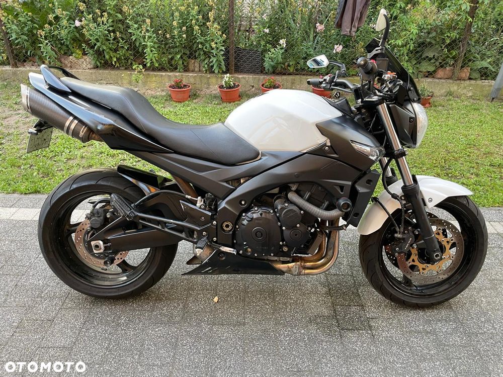 Suzuki GSR - 1