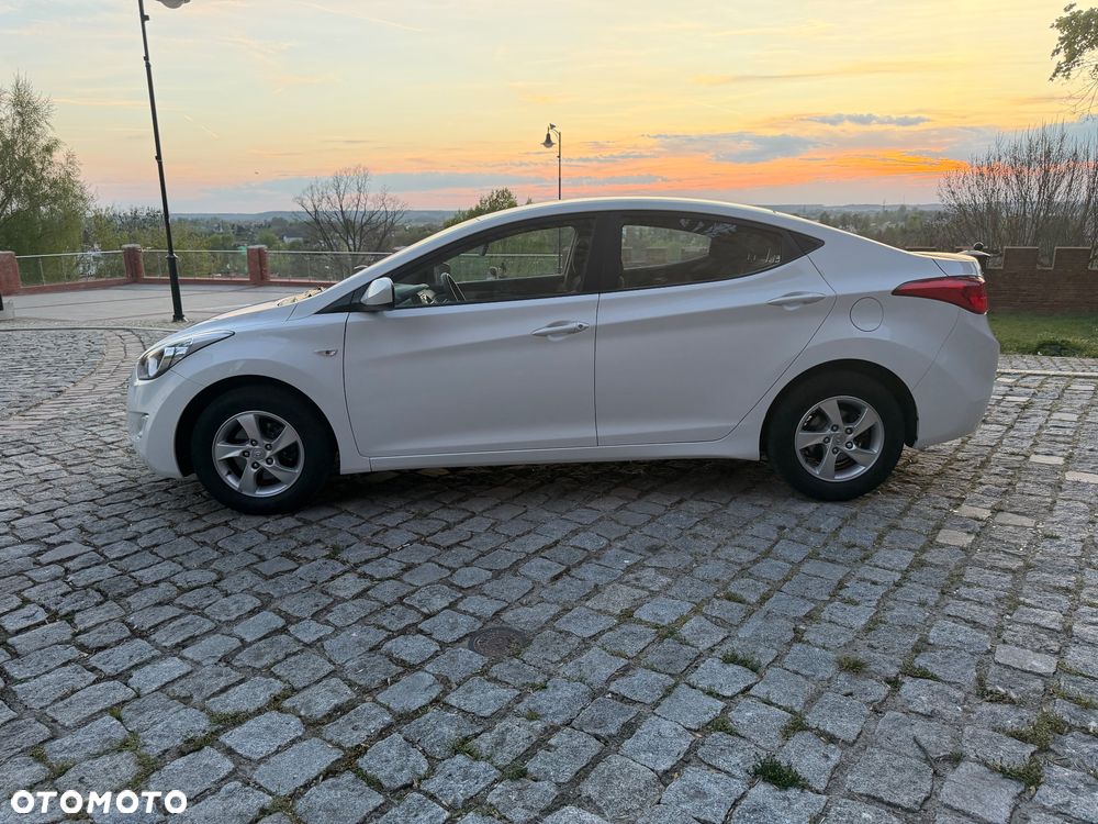 Hyundai Elantra 1.6 Comfort - 31