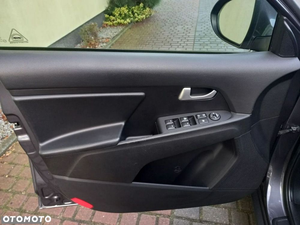 Kia Sportage 1.7 CRDI 2WD Dream-Team Edition - 28
