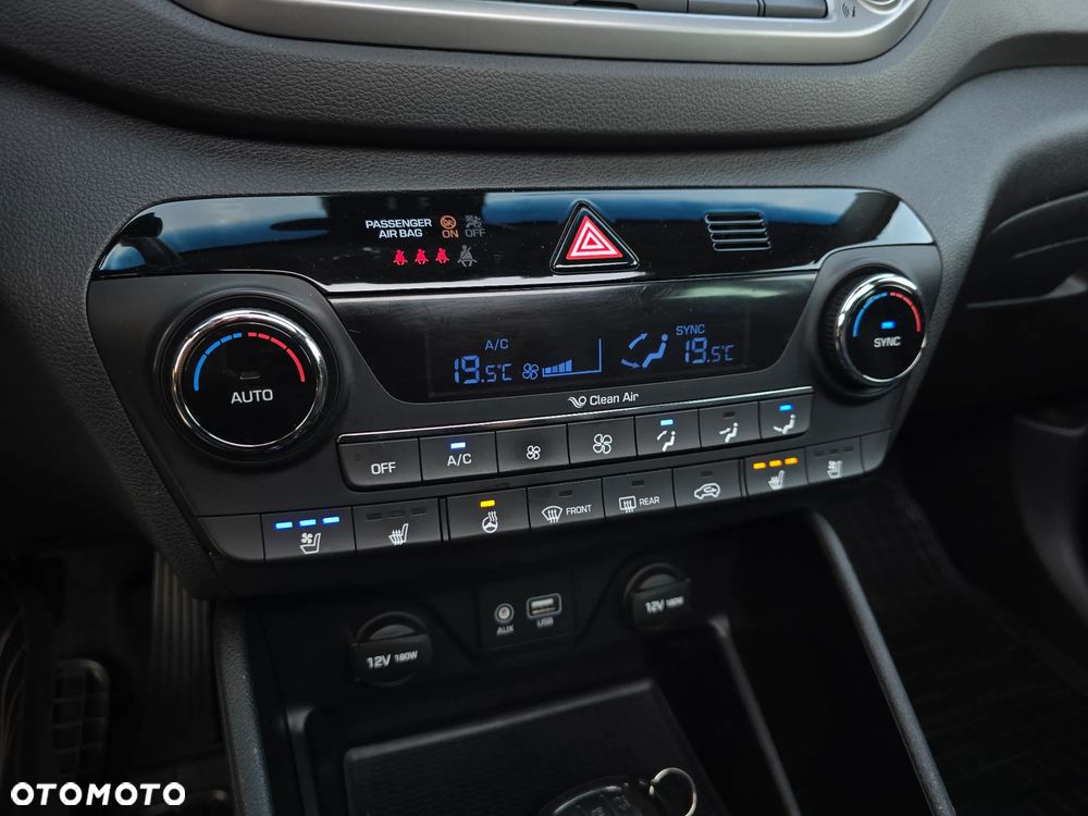 Hyundai Tucson 2.0 CRDI 4WD Automatik Premium - 25