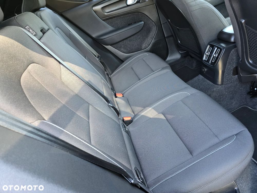 Volvo XC 40 - 25