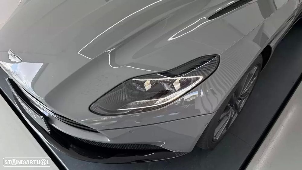 Aston Martin DB11 Coupé V8 Auto — photo 2